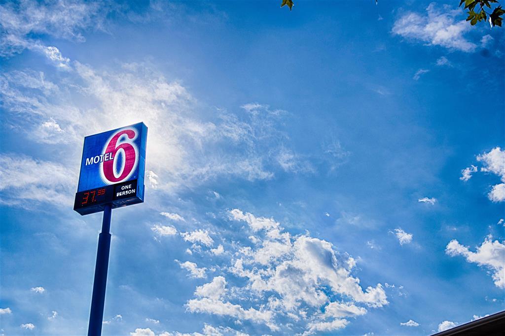 Motel 6-Reno, Nv - Virginia Plumb Zewnętrze zdjęcie