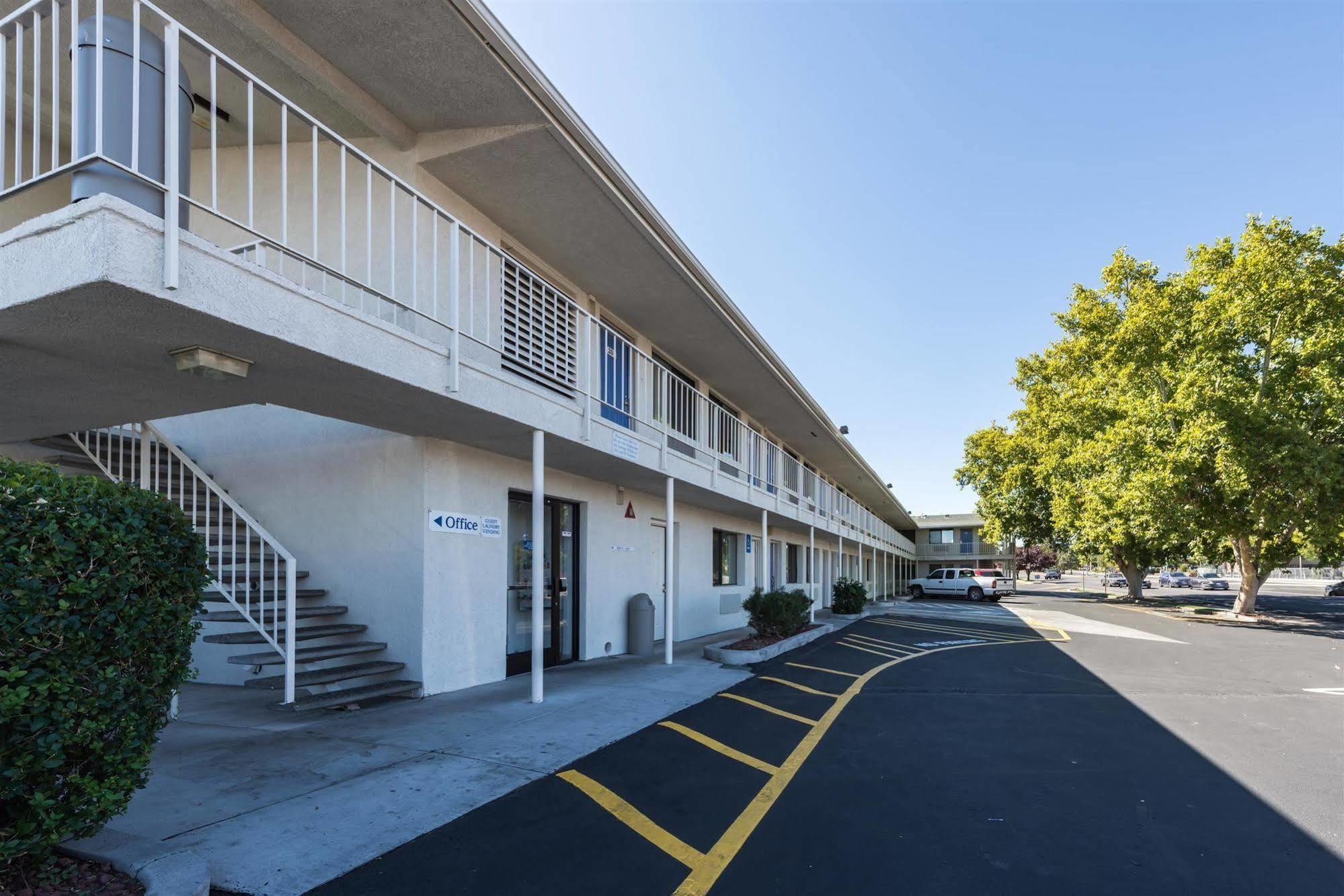 Motel 6-Reno, Nv - Virginia Plumb Zewnętrze zdjęcie