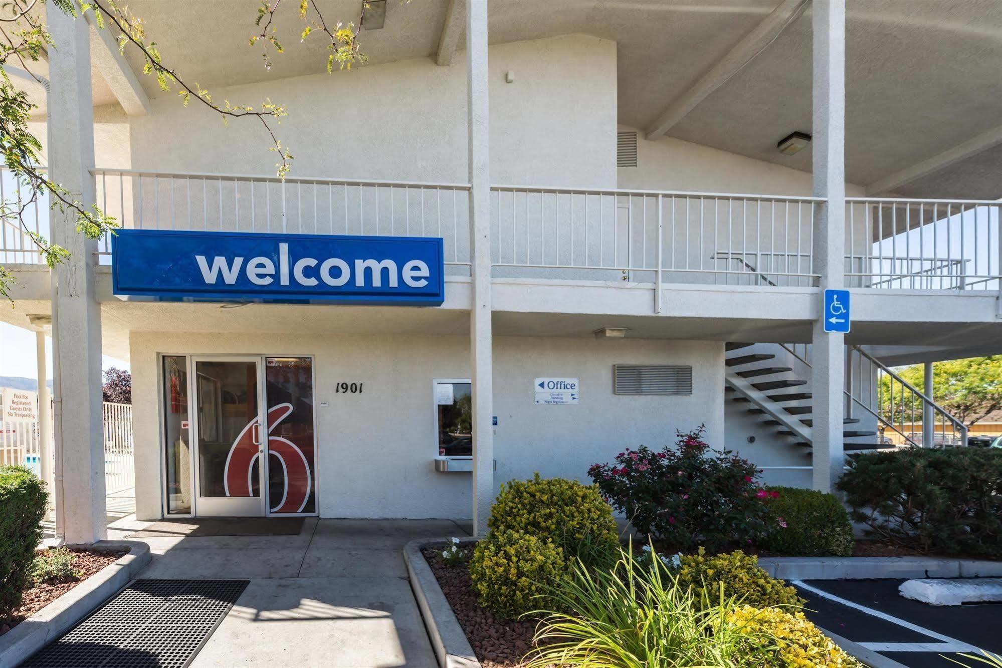 Motel 6-Reno, Nv - Virginia Plumb Zewnętrze zdjęcie