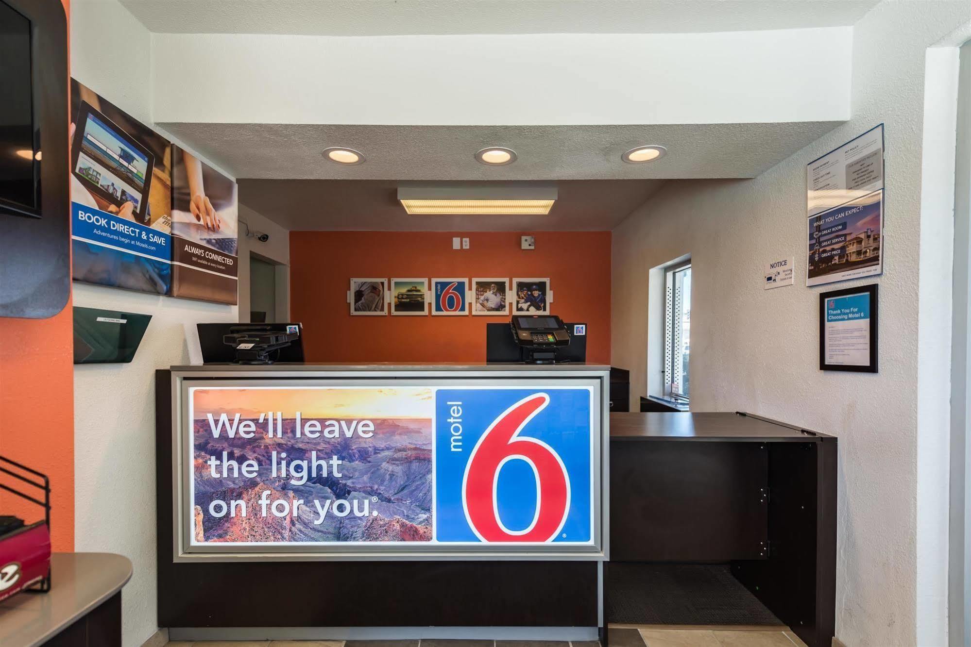 Motel 6-Reno, Nv - Virginia Plumb Zewnętrze zdjęcie