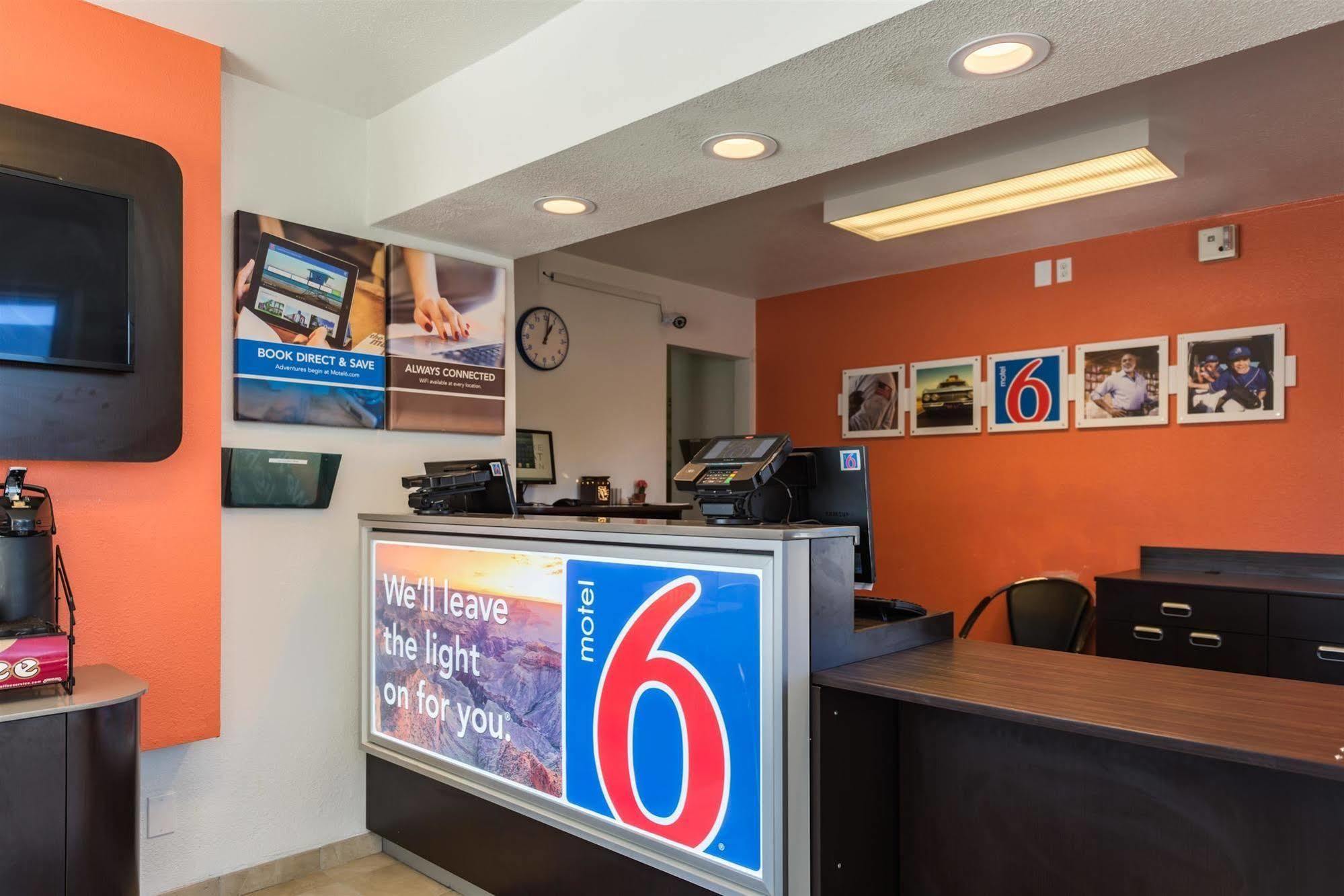 Motel 6-Reno, Nv - Virginia Plumb Zewnętrze zdjęcie