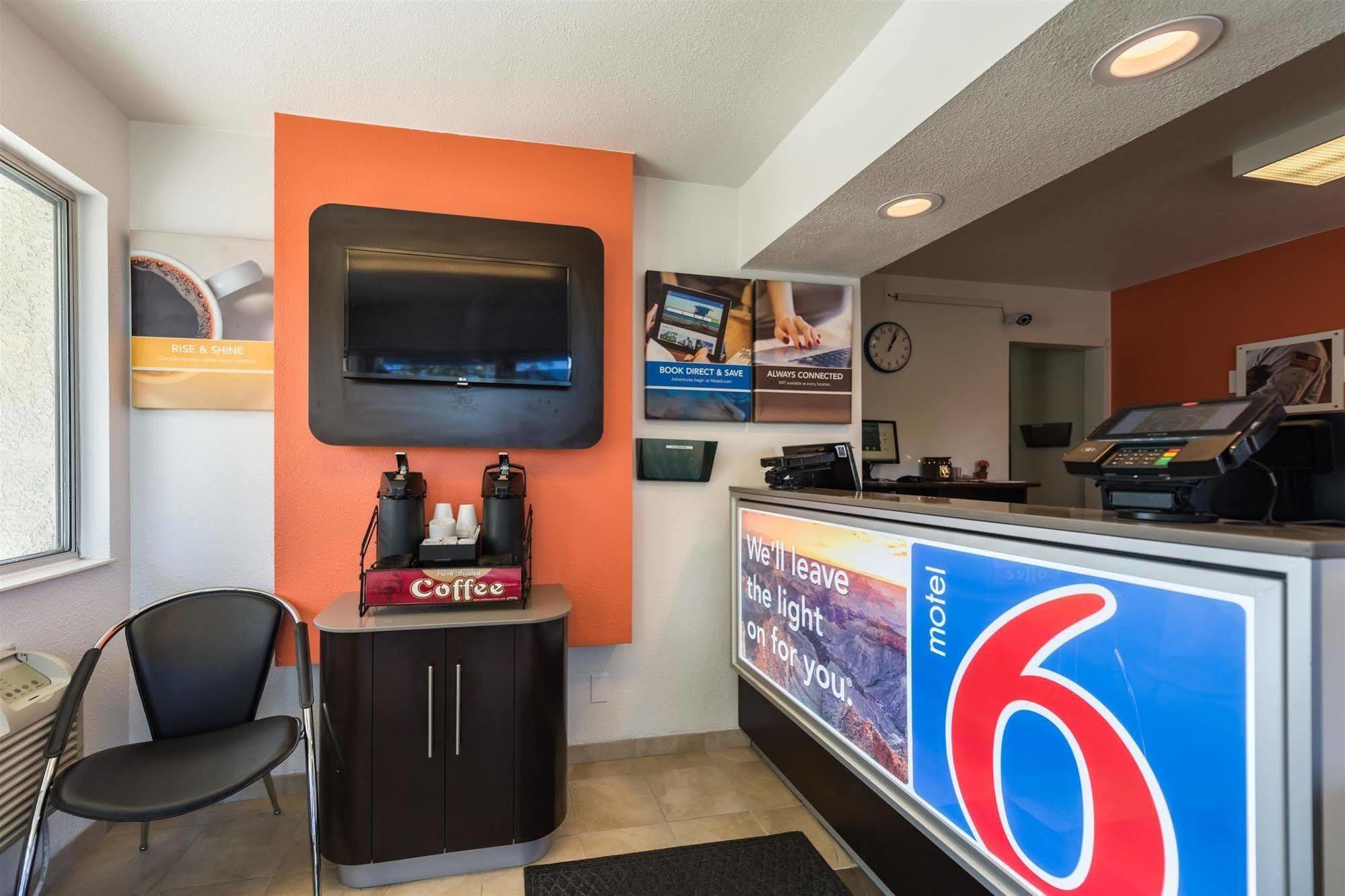 Motel 6-Reno, Nv - Virginia Plumb Zewnętrze zdjęcie