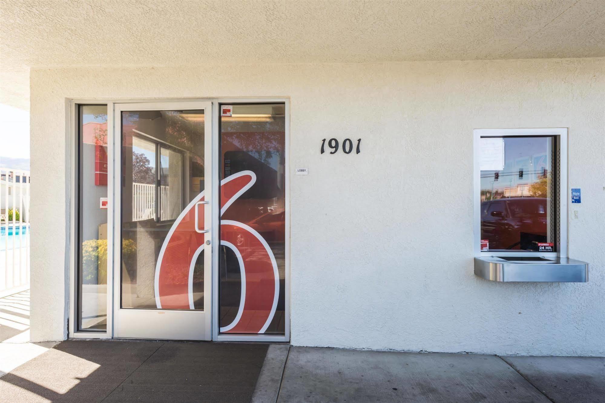 Motel 6-Reno, Nv - Virginia Plumb Zewnętrze zdjęcie