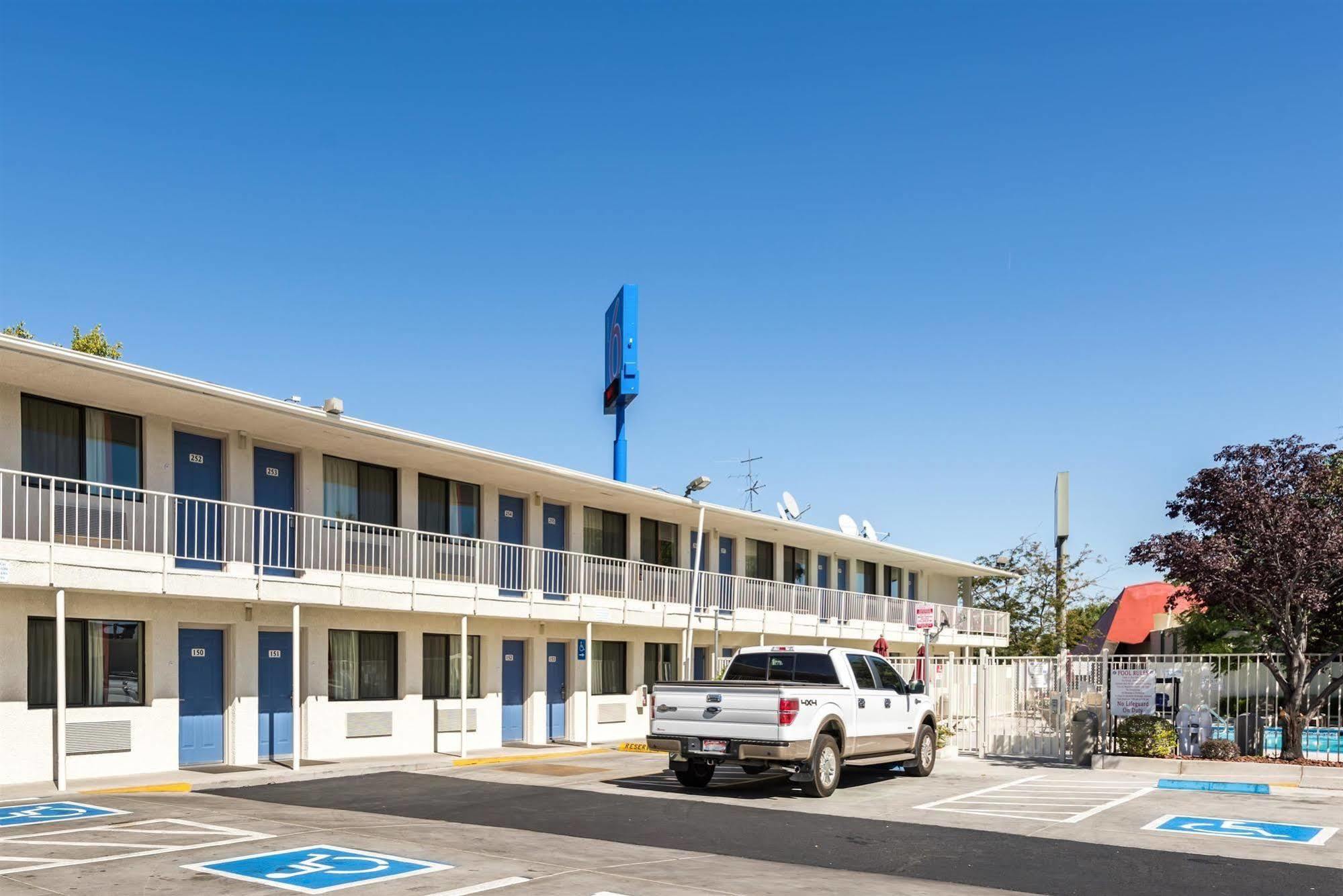 Motel 6-Reno, Nv - Virginia Plumb Zewnętrze zdjęcie